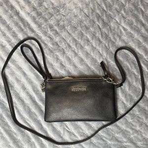 Kenneth Cole Reaction KN1716 Double Trouble Cross body Bag